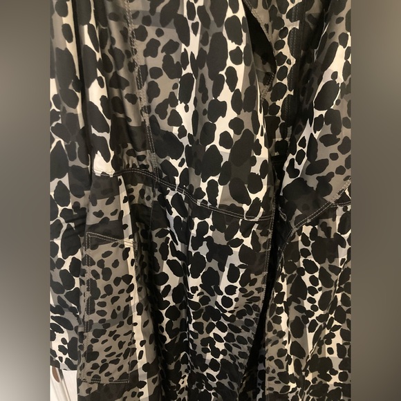 Authentic Burberry Leopard Print Jacket Black Grey White - Picture 4 of 4
